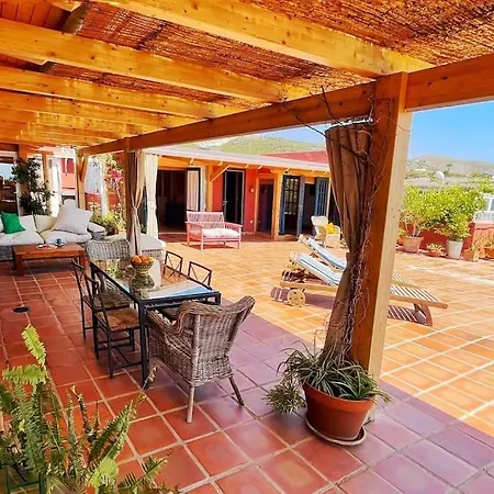 Precioso Atico Con Gran Terraza Y Vistas Al Mar.
