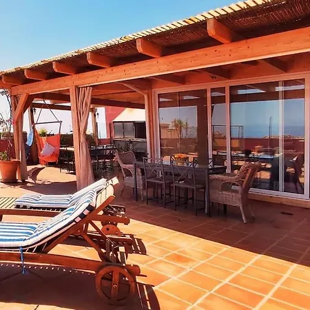 Precioso Atico Con Gran Terraza Y Vistas Al Mar.